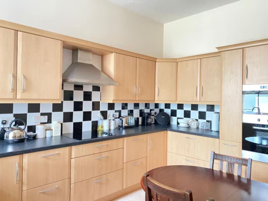 St John'S Flat Spacious Accomodation Dalry  Exterior foto